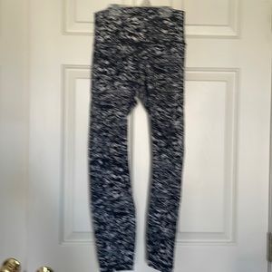 Lululemon Wunder Under High-Rise Tight 25 in Full-on Luxtreme.